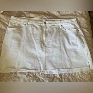 High-Waisted Frayed-Hem White Jean Skirt for Women